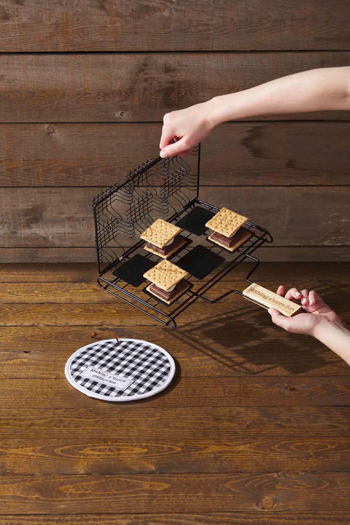 SMORE BASKET POT HOLDER SET