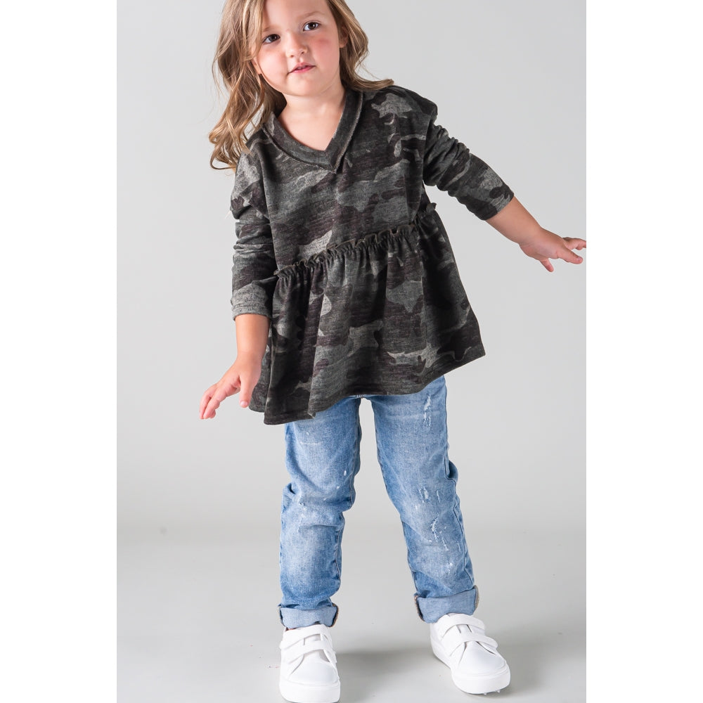 CAMO PRINT V-NECK TIERED Shirt
