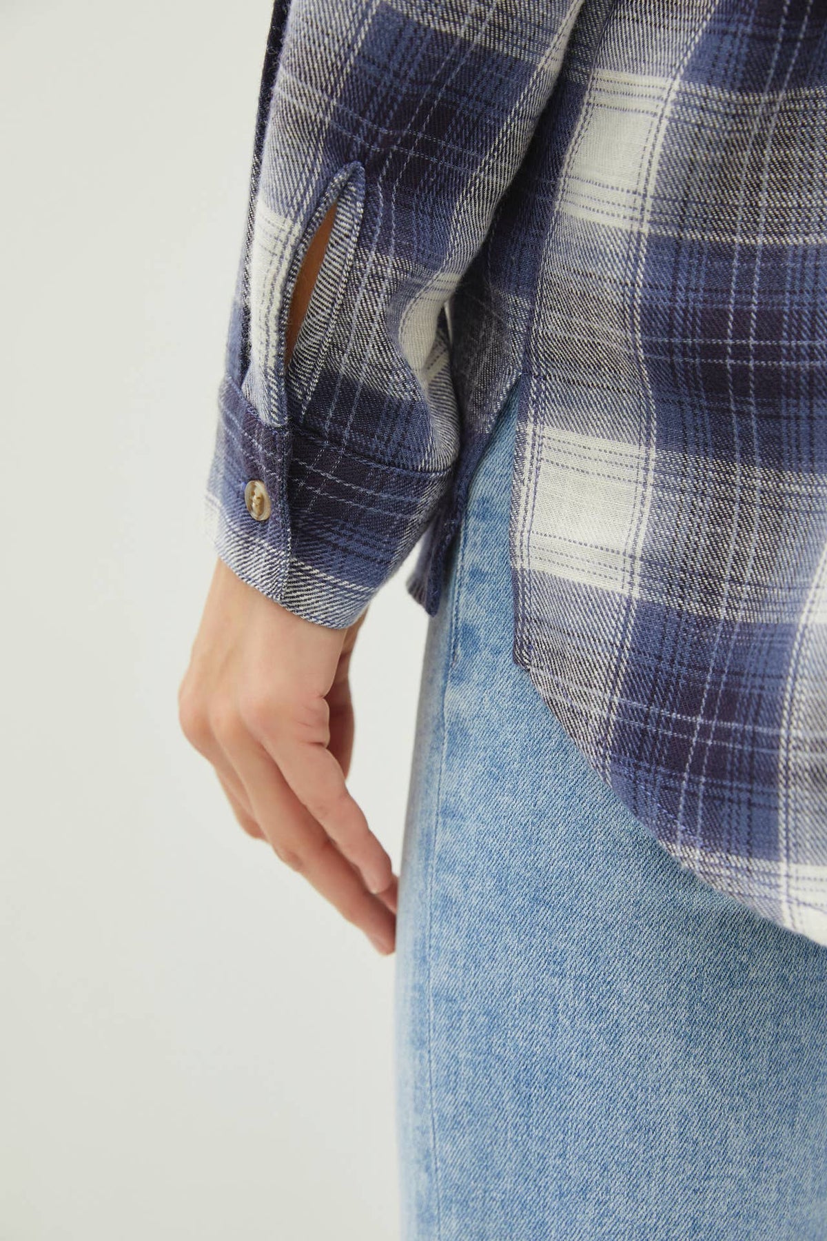 PLAID FLANNEL LONG SLEEVE BUTTON DOWN SHIRT